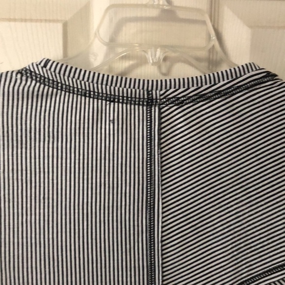 Shark bite stripped top - Picture 5 of 11